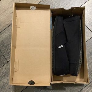 Classic Black on Black Canvas Toms Men’s size 8
